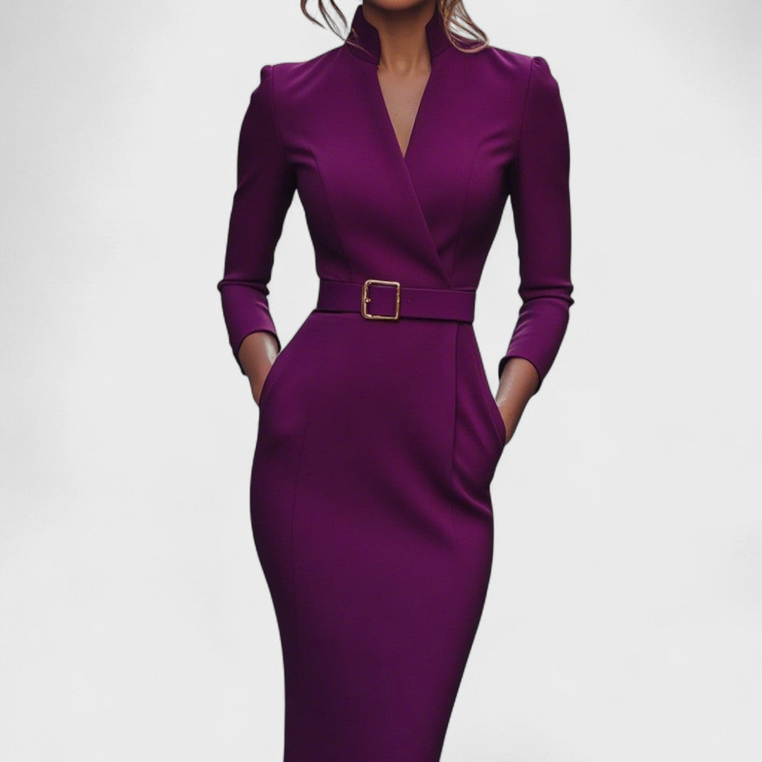 Nadia – Elegancka czarna sukienka ze stójką i paskiem