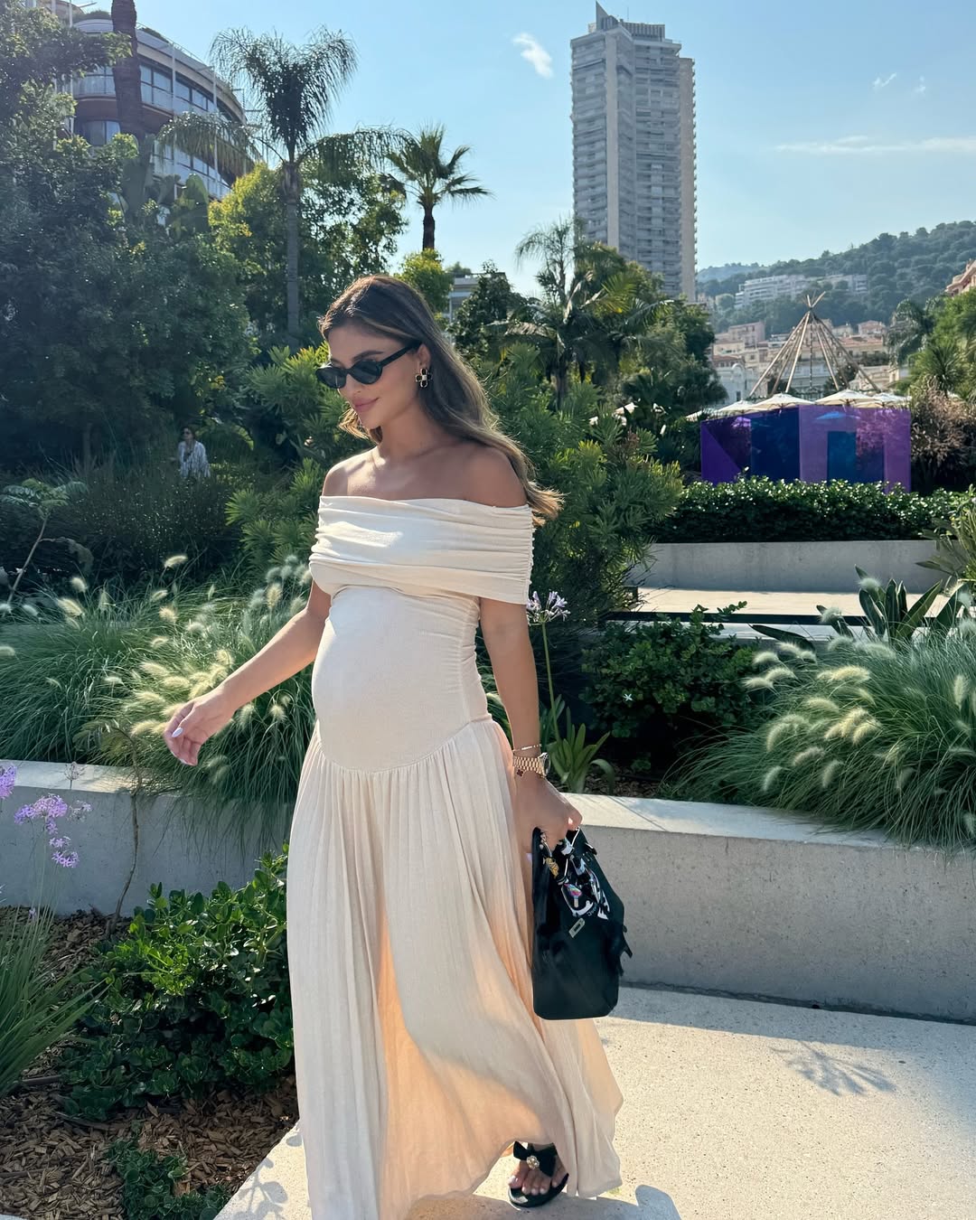 Selena – Elegancka plisowana sukienka ciążowa maxi