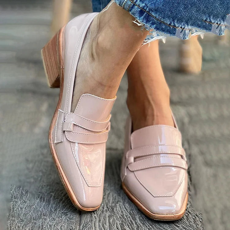 Evelara - Różowe lakierowane loafersy z grubym obcasem