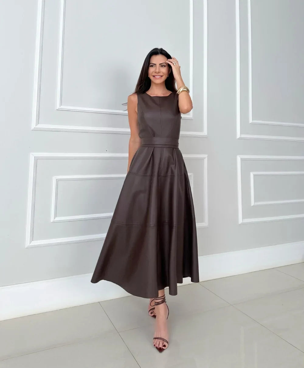 Niewiasta – Sukienka midi ze sztucznej skóry o eleganckim charakterze