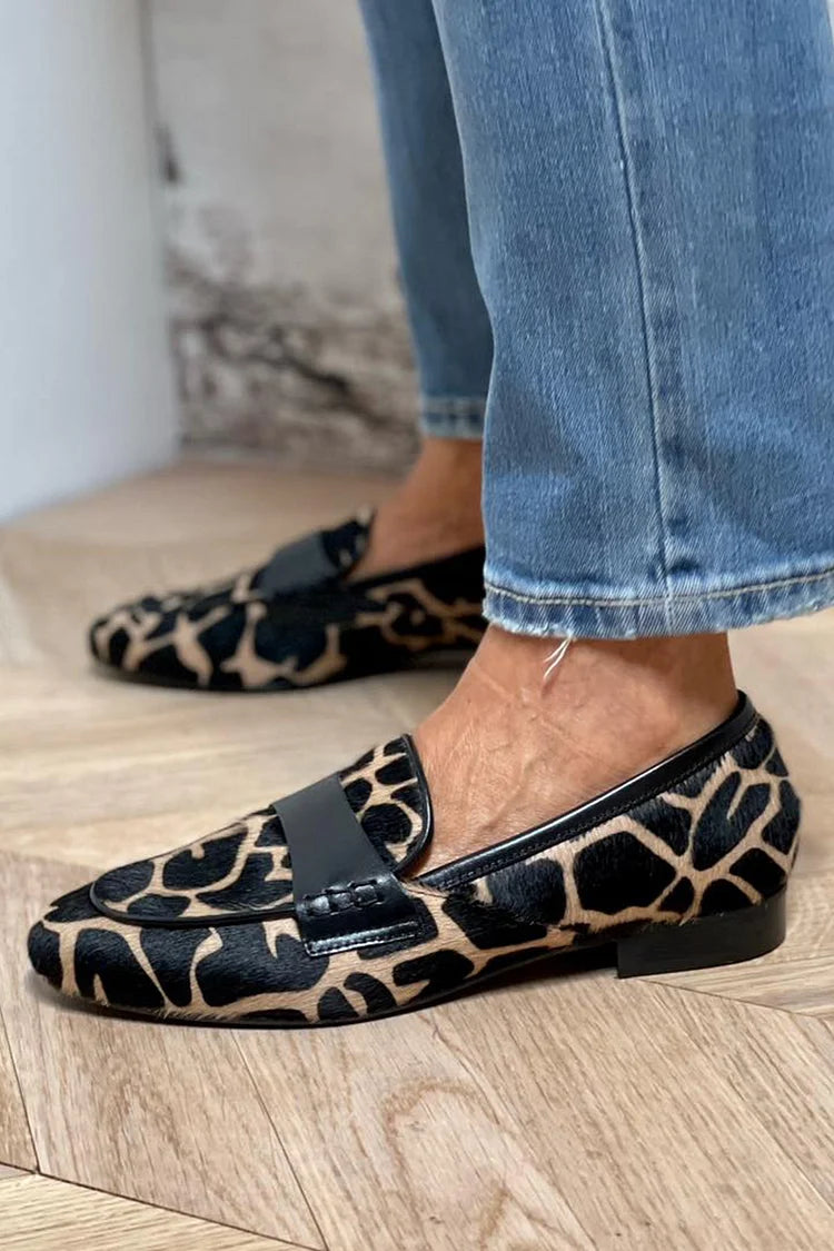 Jesmira - Przytulne i stylowe loafersy z motywem krowim
