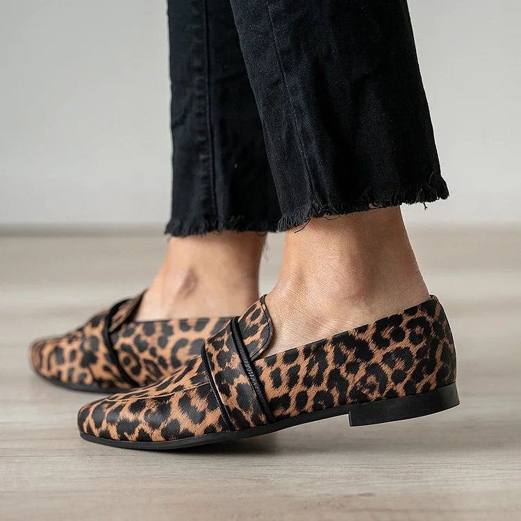 Isoria - Eleganckie loafersy z wydłużonym noskiem i niewielkim obcasem