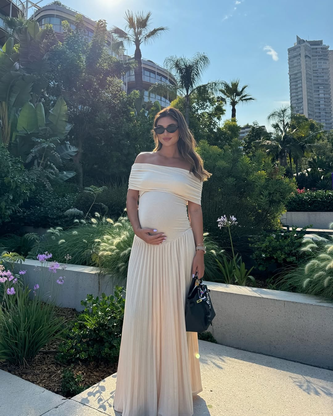 Selena – Elegancka plisowana sukienka ciążowa maxi