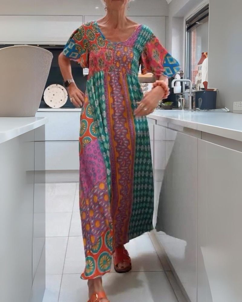 Berenika - Sukienka boho z dekoltem i wzorem paisley