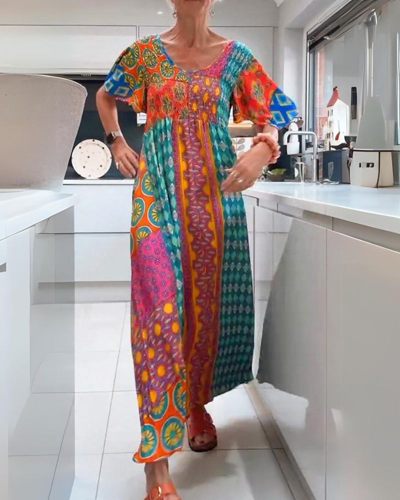 Berenika - Sukienka boho z dekoltem i wzorem paisley