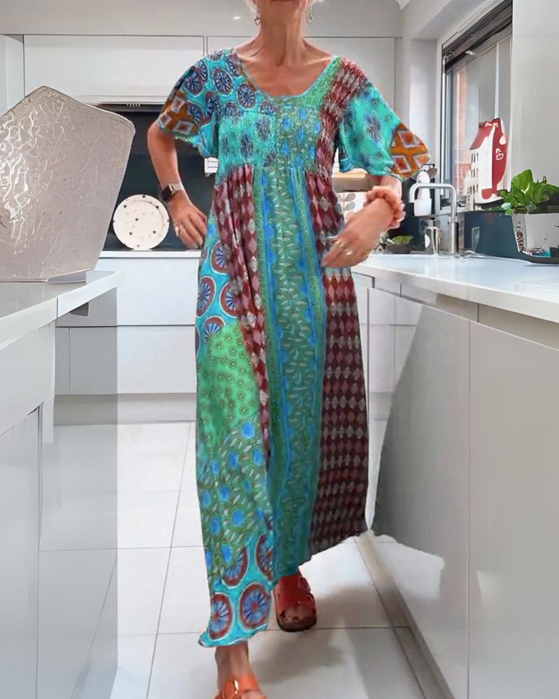 Berenika - Sukienka boho z dekoltem i wzorem paisley