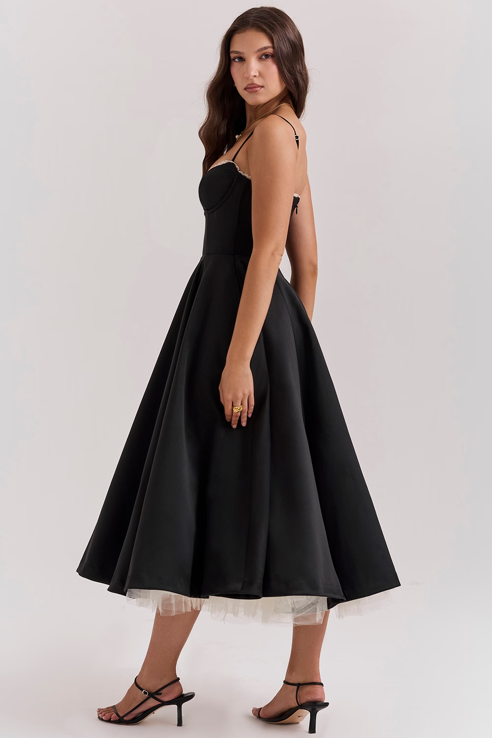 Zelina – Elegancka sukienka z tiulową spódnicą