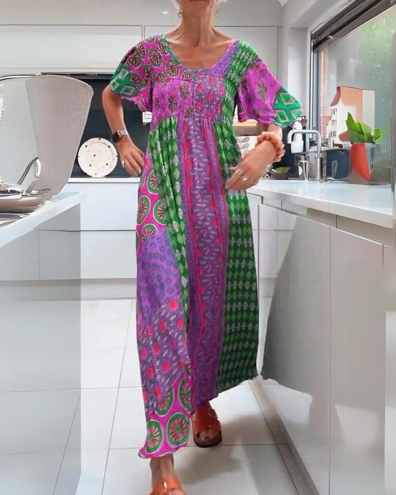 Berenika - Sukienka boho z dekoltem i wzorem paisley