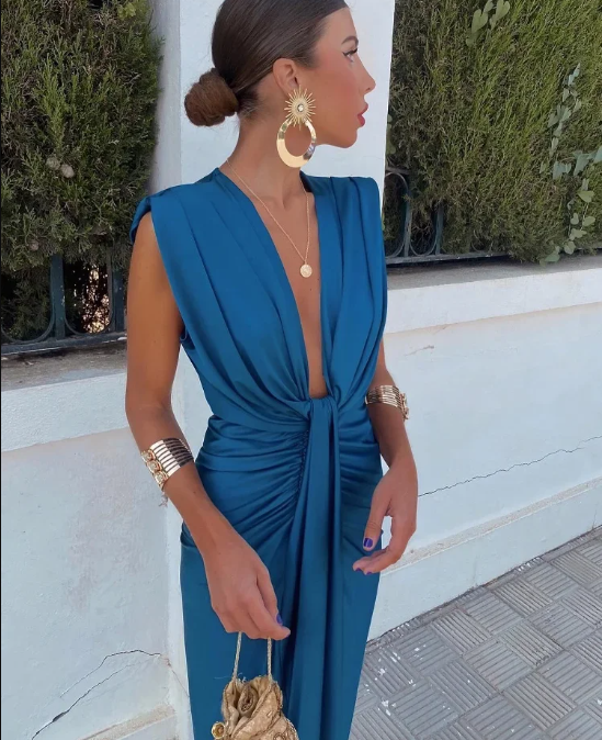 Aurelina – Elegancka sukienka imprezowa z dekoltem