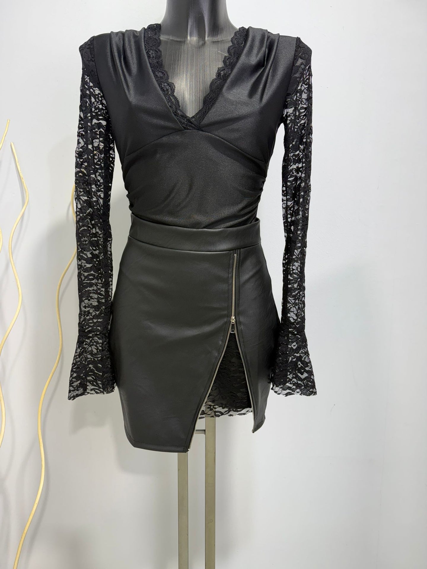 Zirella – Elegancki zestaw spódnica z body