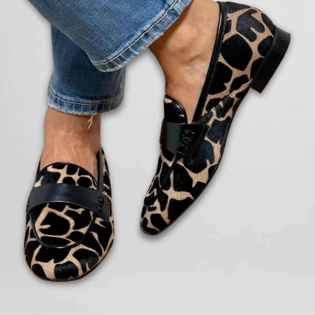 Jesmira - Przytulne i stylowe loafersy z motywem krowim